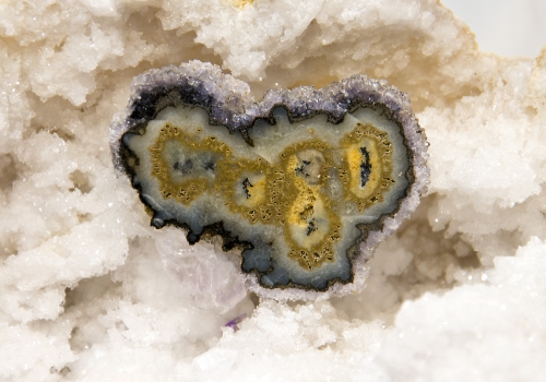 Amethyst flower, stalactite rosette, 97,5 Carat