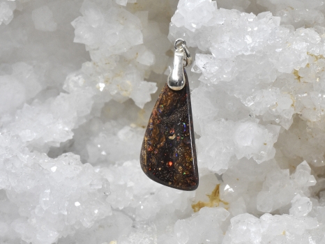 Boulder opal with silver eyelet, 23.05 carat