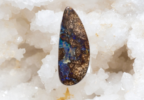 Boulder Opal, seitlich gebohrt, 53 Carat