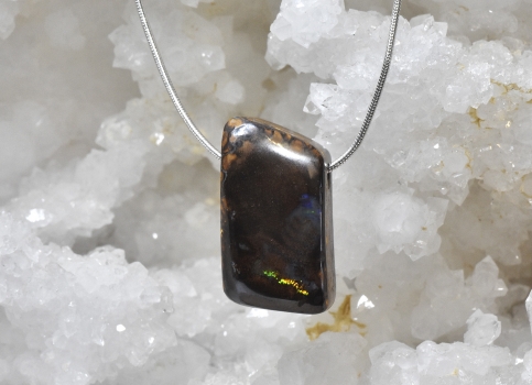 Boulder opal side-drilled, 71,70 carats