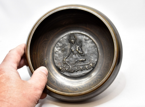 Engraved singing bowl Nepal, 850 grams