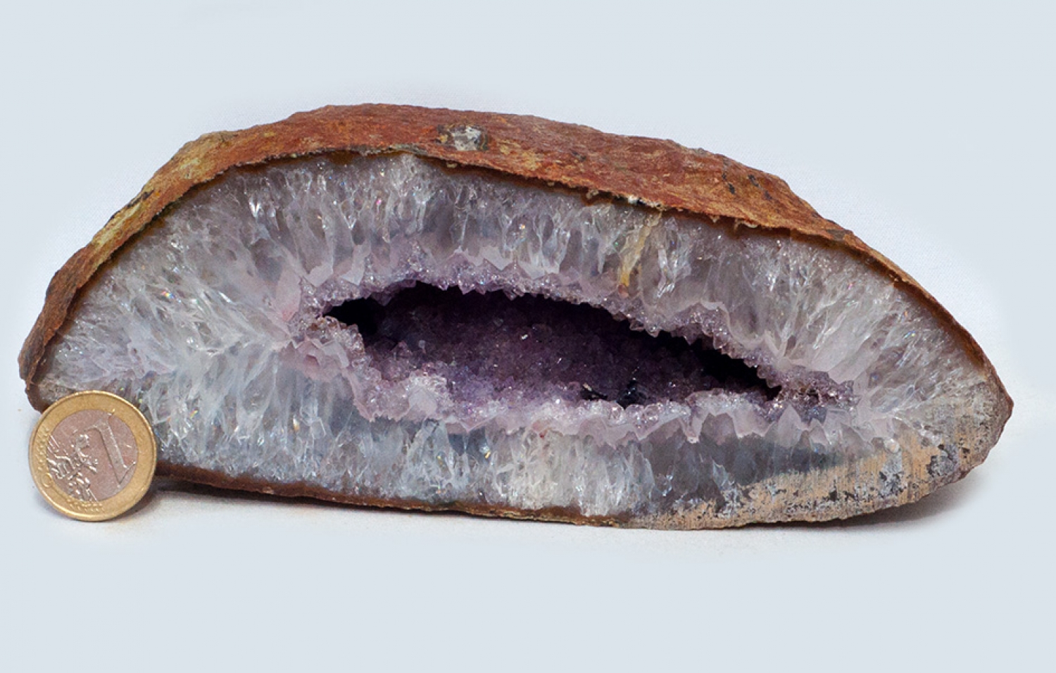 Amethyst Geode, Uruguay, Vorderseite poliert, 1520 Gramm