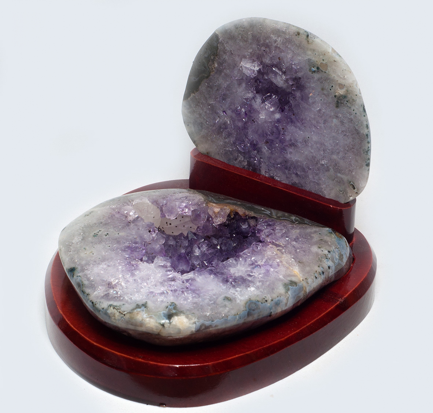 Agate nut, all sides polished, on wooden base, with fine crystal formation, 1250 grams