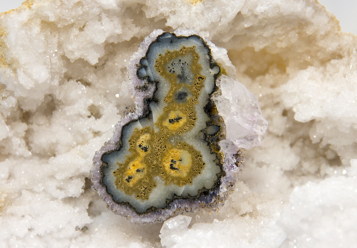 Amethyst flower, stalactite rosette, 97,5 Carat