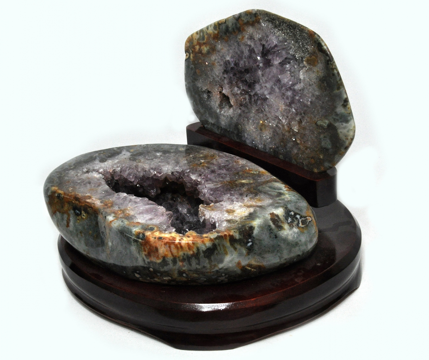 Agate nut, all sides polished, on wooden base, with fine crystal formation, 2900 grams