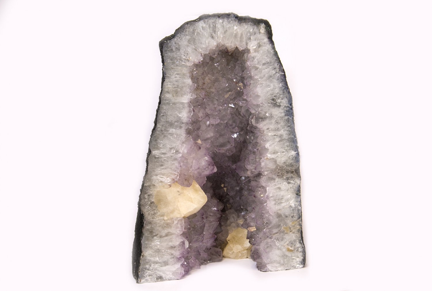 Amethyst Druse Basecut, 10450 Gramm, Calcitkristalle