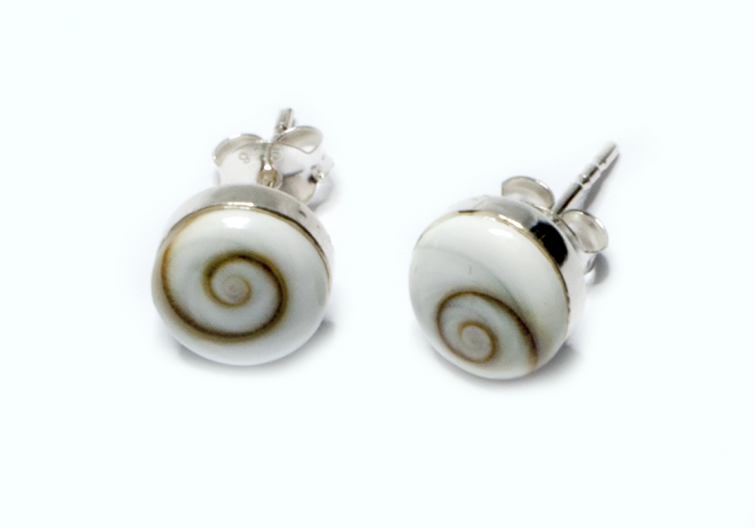 Shiva's Eye pendant, round stud earrings, silver