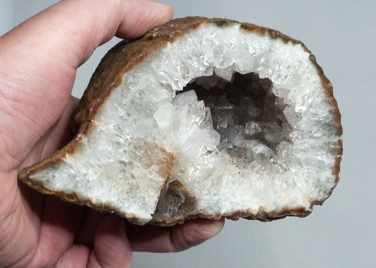 Amethyst Geode, Uruguay, Vorderseite poliert, 1150 Gramm