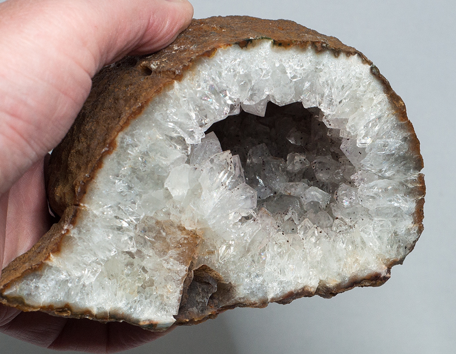 Amethyst Geode, Uruguay, Vorderseite poliert, 1150 Gramm