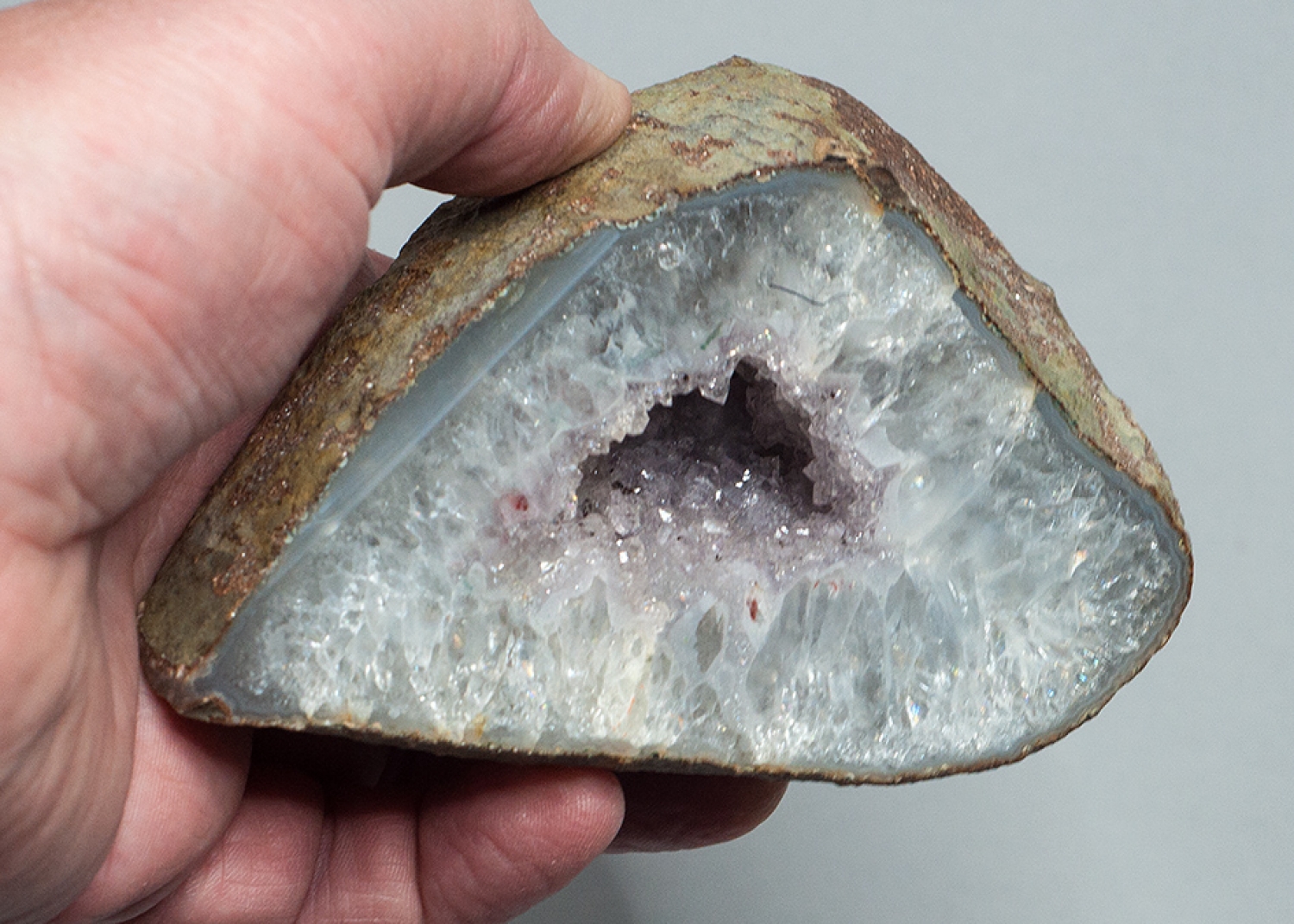 Amethyst Geode, Uruguay, Vorderseite poliert, 680 Gramm