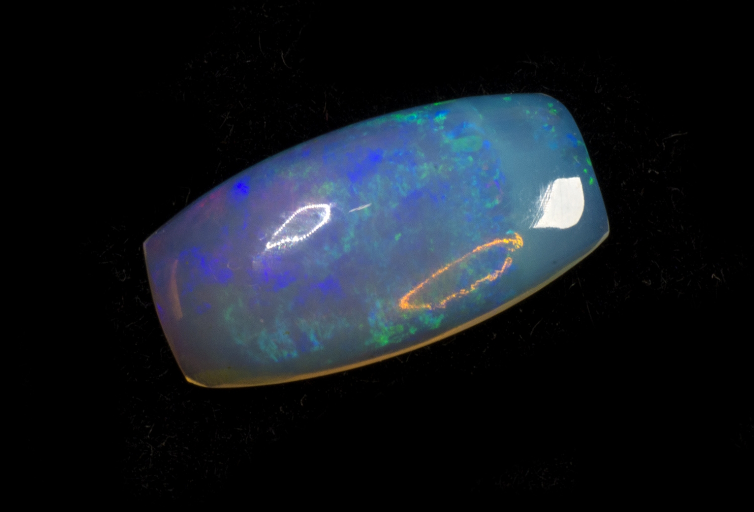 Welo Multi-Fire Opal Äthiopien, kissenförmig, 2,2 Carat