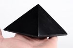 Schungit Pyramide 9 x 9 cm